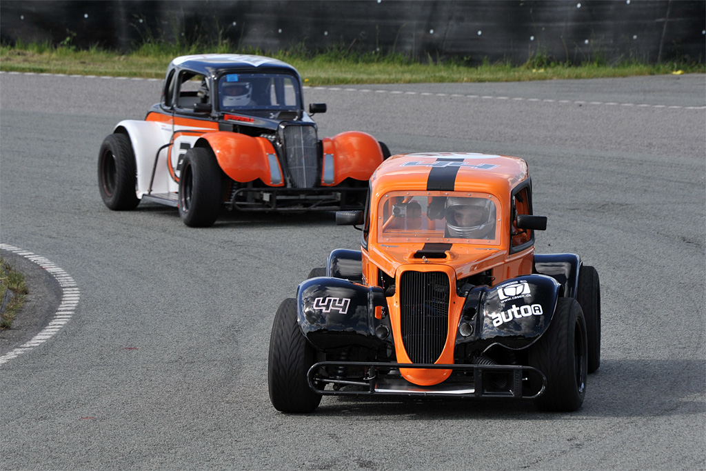 Med hurtigste tid i tidtagningen og en sejr kunne Kenneth Jensen overtage føringen i kampen om årets OK Legend Car Cup
(Foto: Morten Alstrup)
